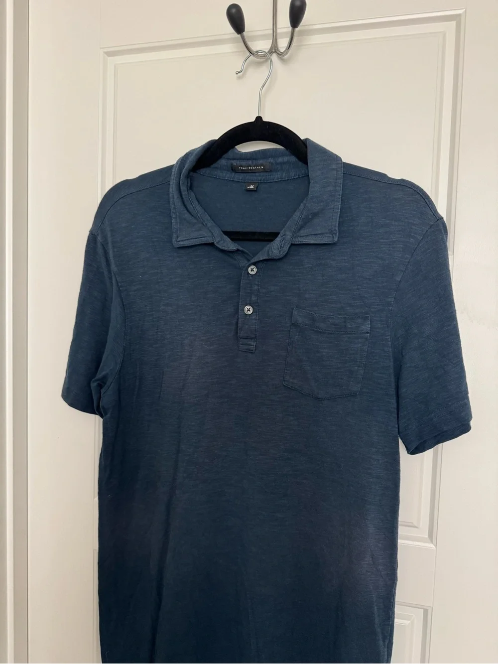 Men's Navy Short-Sleeve Polo Shirt Travis Matthews Breathable Lightweight Medium - Picture 4 of 4